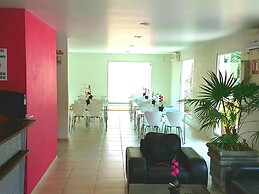 HI Huasteca Inn Hotel