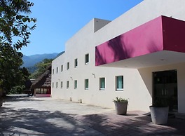 HI Huasteca Inn Hotel