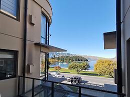 Modern Spacious Town Center Unit with Lake View