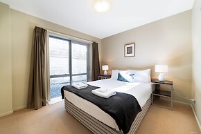 Gorgeous Lake & Mountain View Apartment