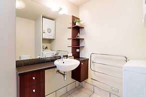 Gorgeous Lake & Mountain View Apartment