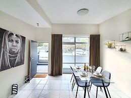 Gorgeous Lake & Mountain View Apartment