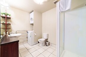 Gorgeous Lake & Mountain View Apartment