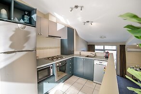 Gorgeous Lake & Mountain View Apartment