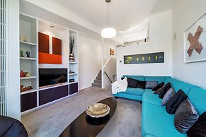 Lake View Greenstone Luxe Apartment