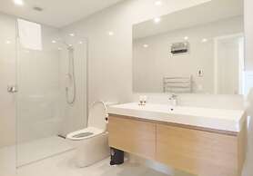 Executive Living in Bluewater