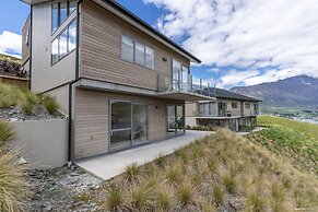 Executive Living in Bluewater