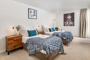 Executive Living in Bluewater