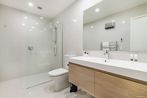 Executive Living in Bluewater