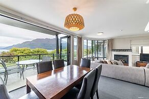 The Beacon - 2 Bedroom Luxe Apartment