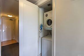 The Beacon - 2 Bedroom Luxe Apartment