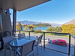 The Beacon - 2 Bedroom Luxe Apartment