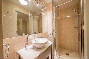 The Beacon - 2 Bedroom Luxe Apartment