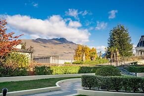 The Beacon - 2 Bedroom Luxe Apartment