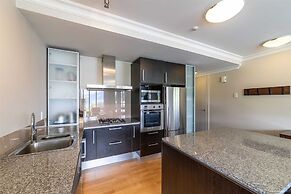 The Beacon - 2 Bedroom Luxe Apartment