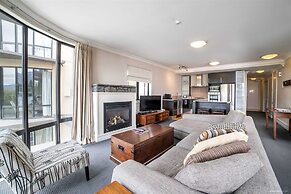 The Beacon - 2 Bedroom Luxe Apartment