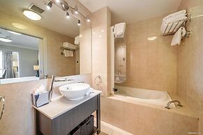 The Beacon - 2 Bedroom Luxe Apartment