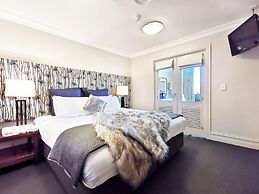 The Beacon - 2 Bedroom Luxe Apartment