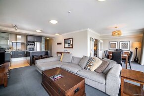 The Beacon - 2 Bedroom Luxe Apartment