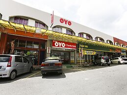 OYO 89615 T Family Hotel