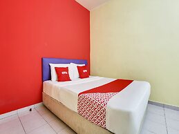 OYO 89615 T Family Hotel