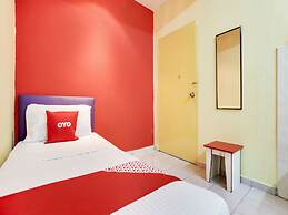 OYO 89615 T Family Hotel