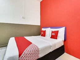 OYO 89615 T Family Hotel