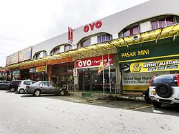 OYO 89615 T Family Hotel