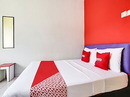 OYO 89615 T Family Hotel