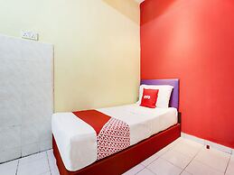 OYO 89615 T Family Hotel