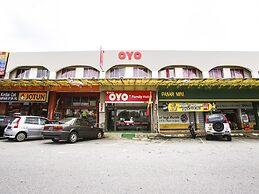 OYO 89615 T Family Hotel