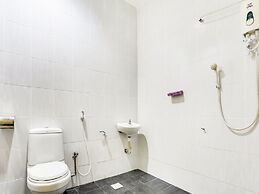 OYO 89615 T Family Hotel