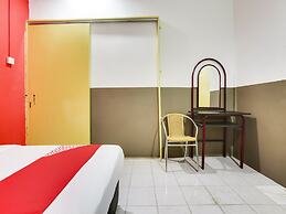 OYO 89615 T Family Hotel