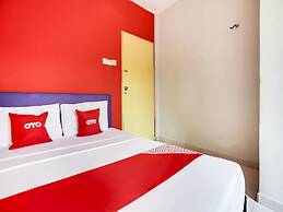 OYO 89615 T Family Hotel