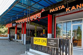 SPOT ON 1958 Asembagus Family