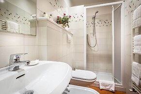 Classic Tuscany Apartment B by Mmega