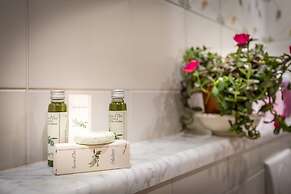 Classic Tuscany Apartment B by Mmega