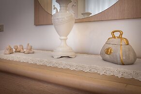 Classic Tuscany Apartment B by Mmega