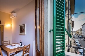 Classic Tuscany Apartment B by Mmega