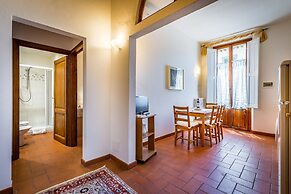 Classic Tuscany Apartment B by Mmega