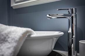 Arno Apartment A by Mmega