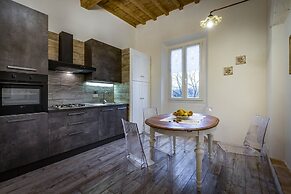 Arno Apartment A by Mmega