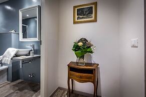 Arno Apartment A by Mmega