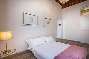 Arno Apartment B by Mmega