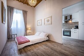 Arno Apartment B by Mmega