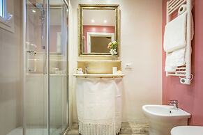 Arno Apartment B by Mmega