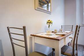 Arno Apartment B by Mmega