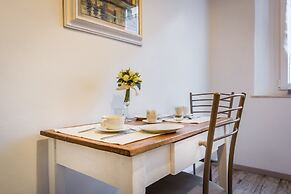 Arno Apartment B by Mmega