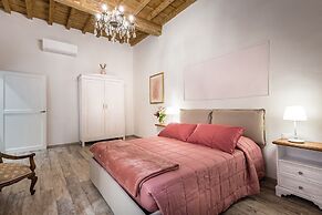 Arno Apartment B by Mmega