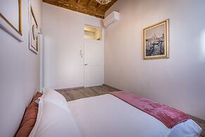 Arno Apartment B by Mmega